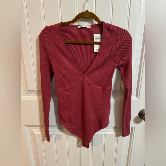 Abercrombie & Fitch Maroon Ribbed Long Sleeve Bodysuit - Picture 2 of 7